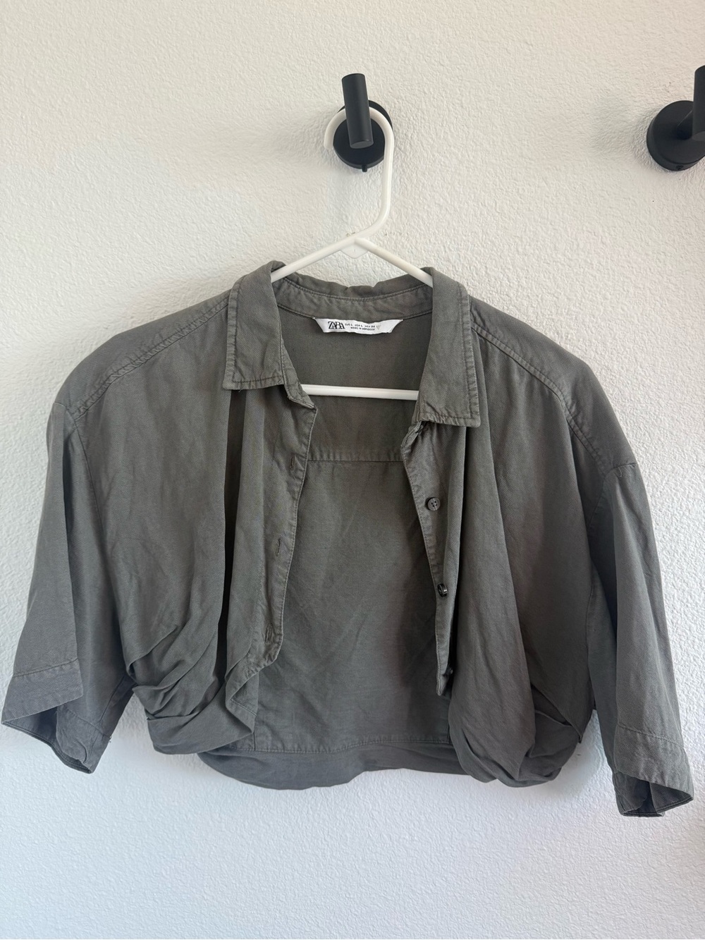 Zara Cropped Button up Gray Size Large